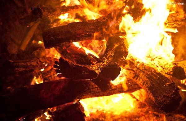 印度露天火葬场图片图片